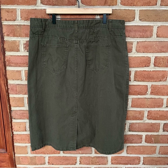 Beautiful and stylish green denim weight skirt. 20 W. CJBanks (only on Poshmark) - Picture 4 of 10